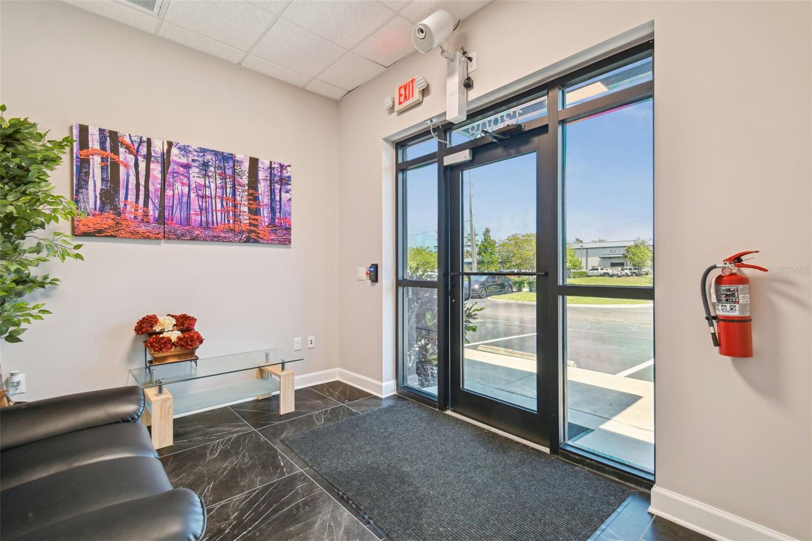 Listing photo id 7 for 13908 Monroes Business Park