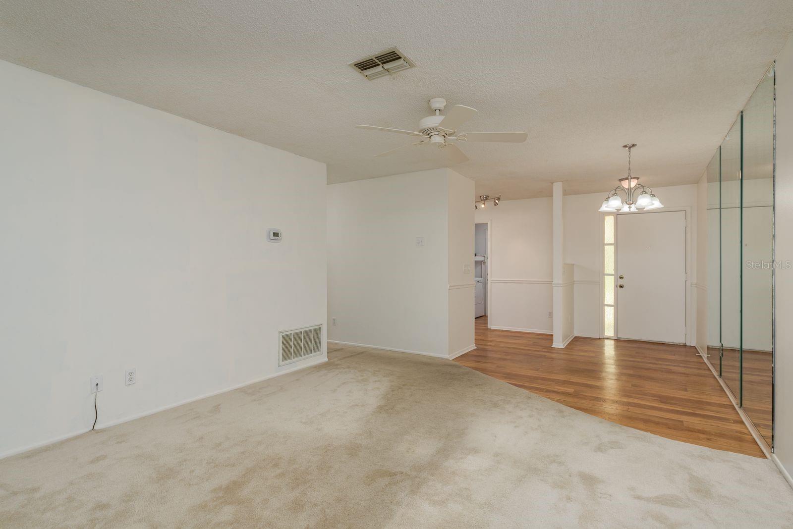 Listing photo id 8 for 4039 La Pasida Lane