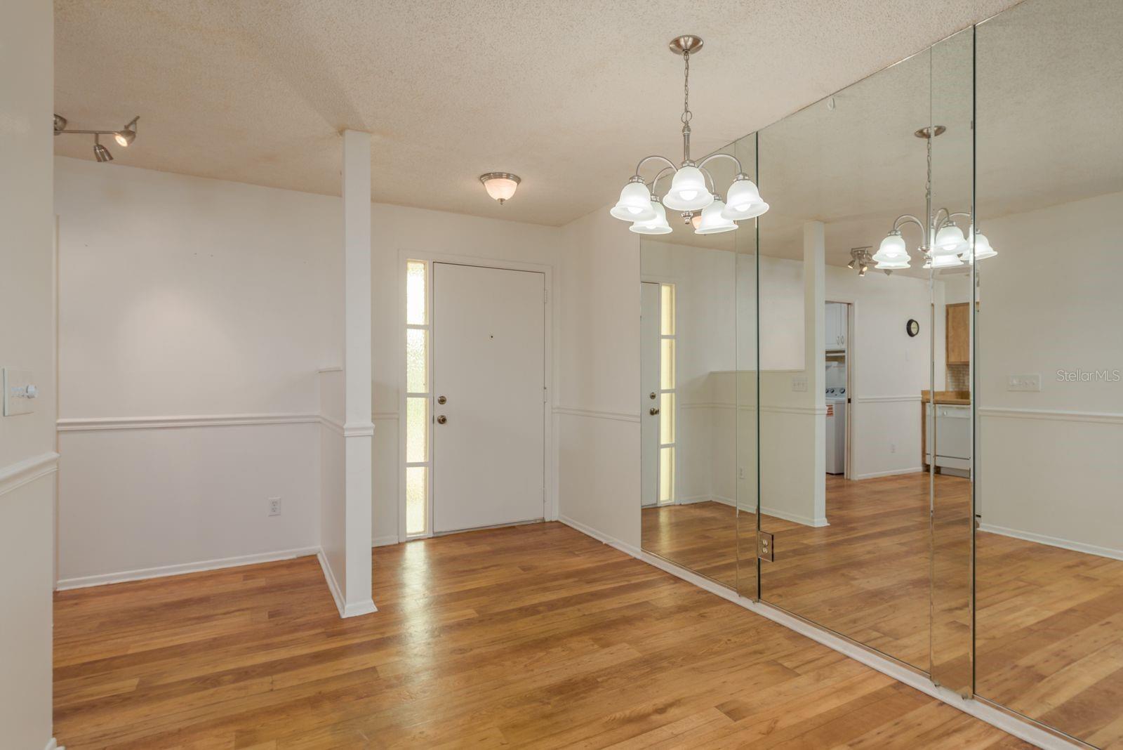 Listing photo id 9 for 4039 La Pasida Lane