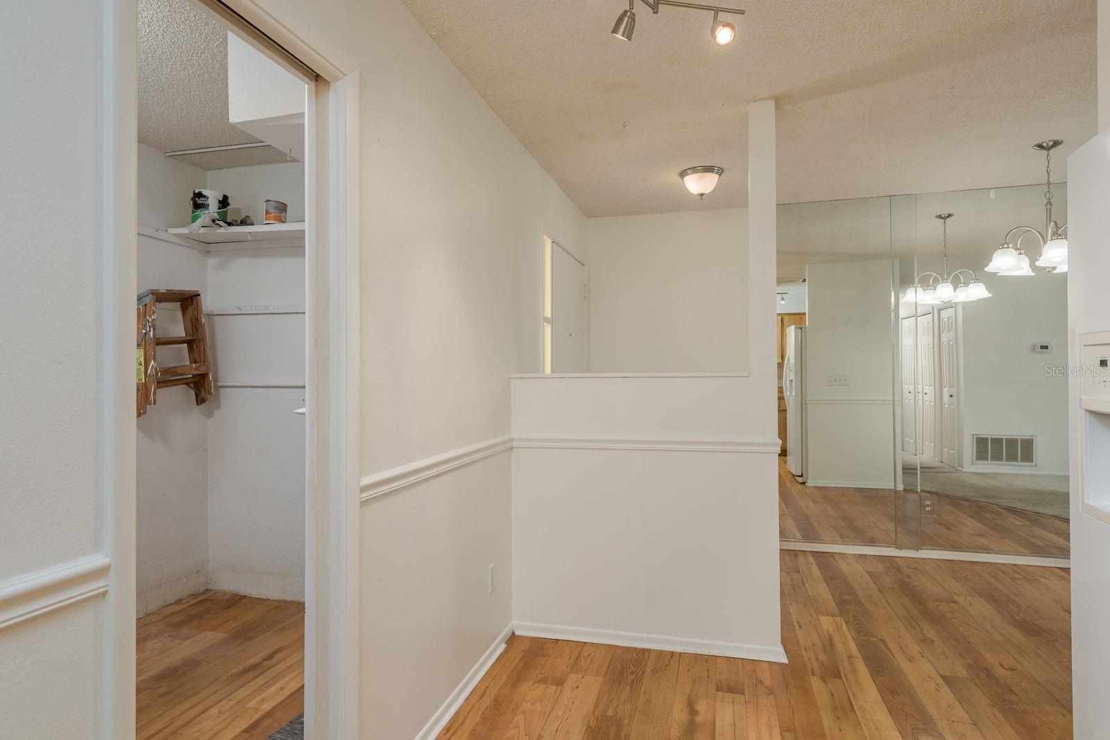 Listing photo id 13 for 4039 La Pasida Lane