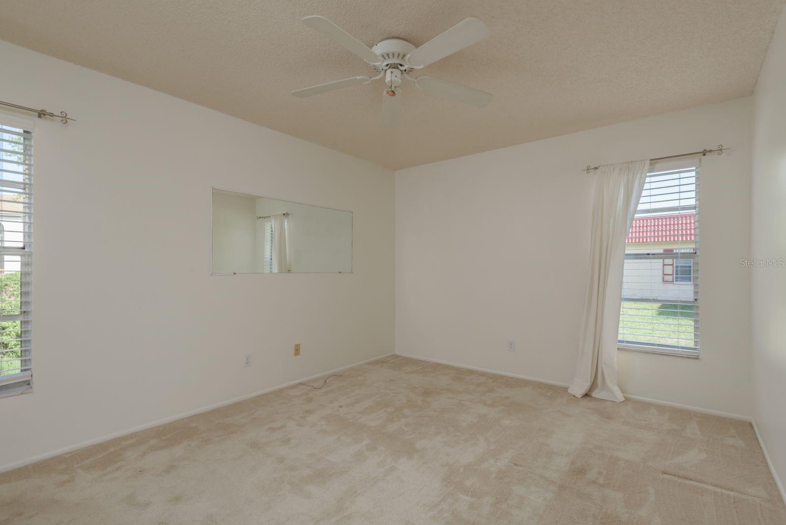 Listing photo id 14 for 4039 La Pasida Lane