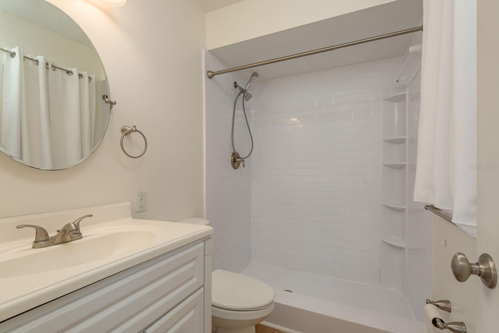 Listing photo id 16 for 4039 La Pasida Lane