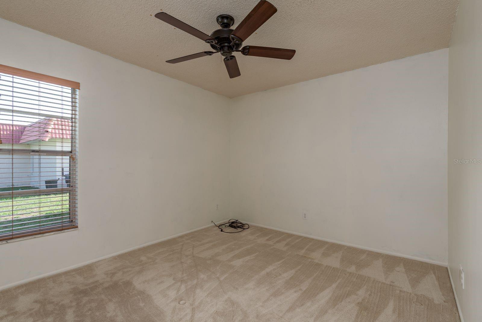 Listing photo id 17 for 4039 La Pasida Lane