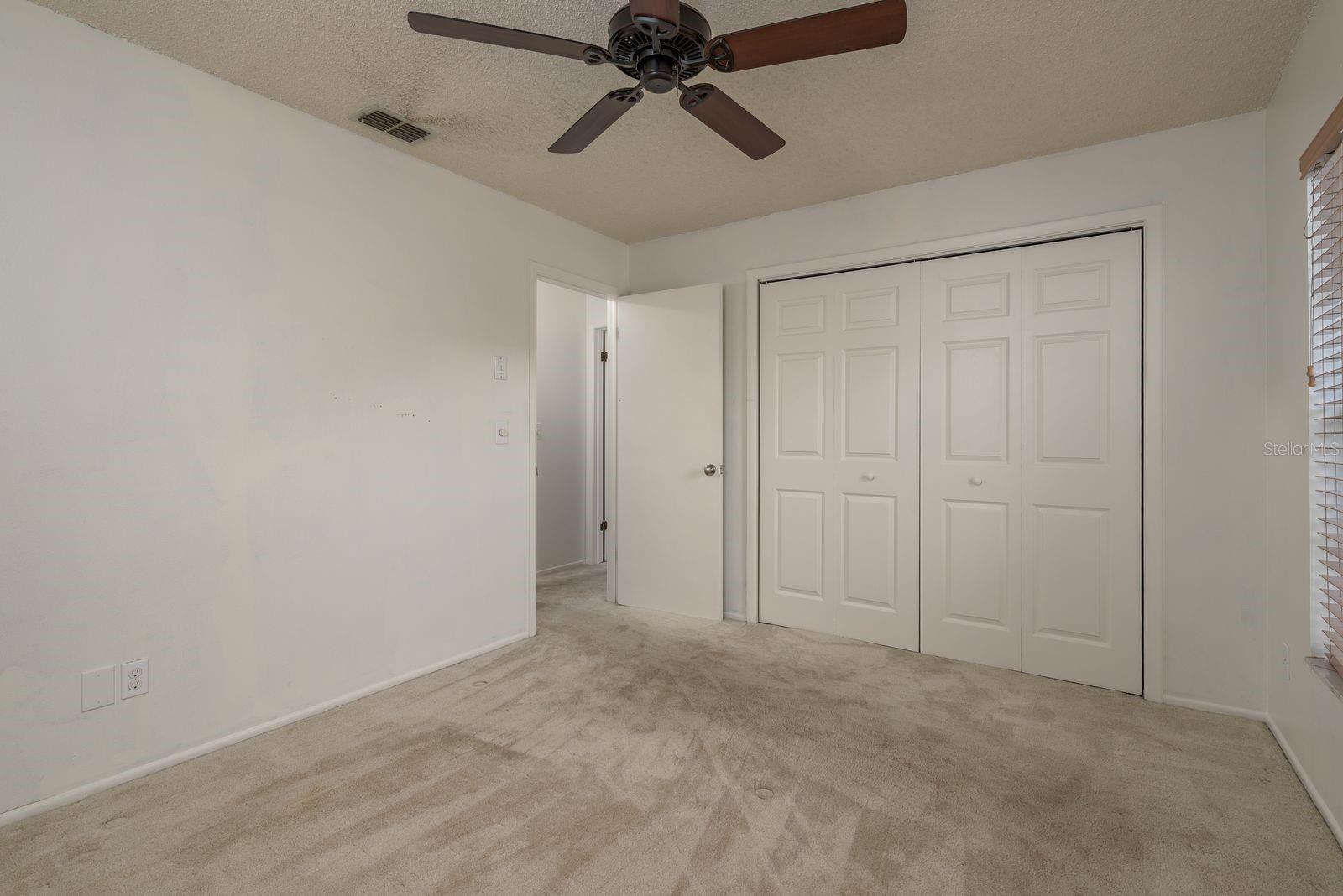 Listing photo id 18 for 4039 La Pasida Lane