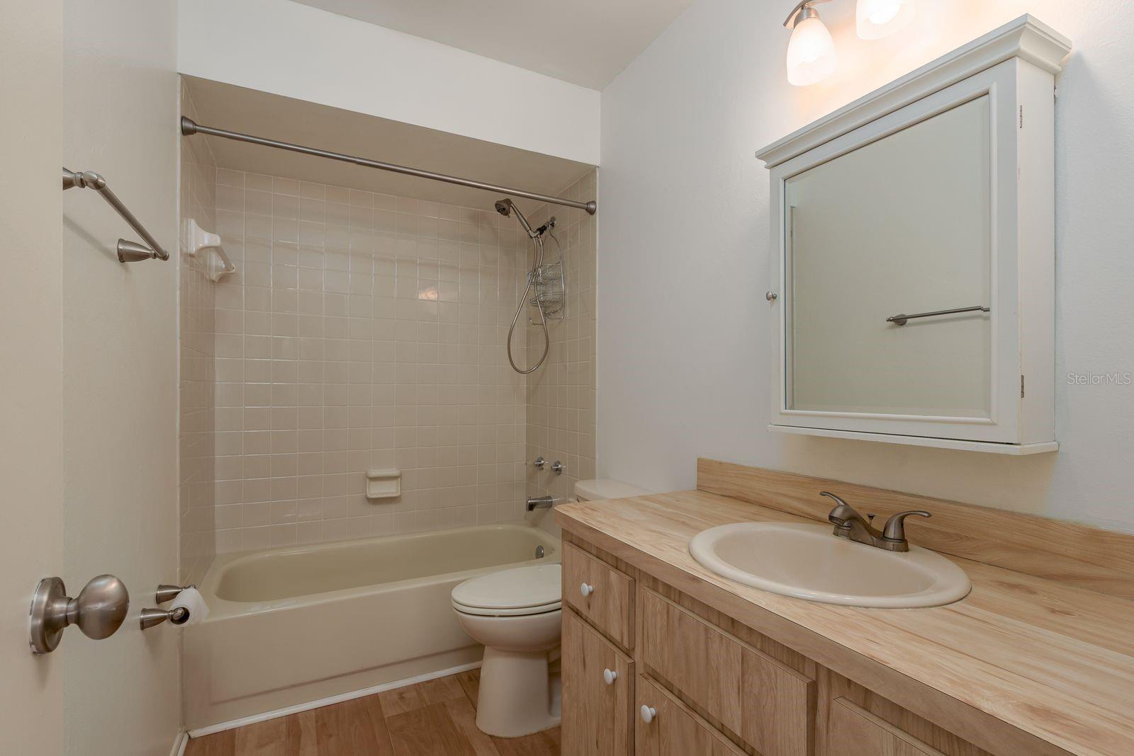 Listing photo id 19 for 4039 La Pasida Lane