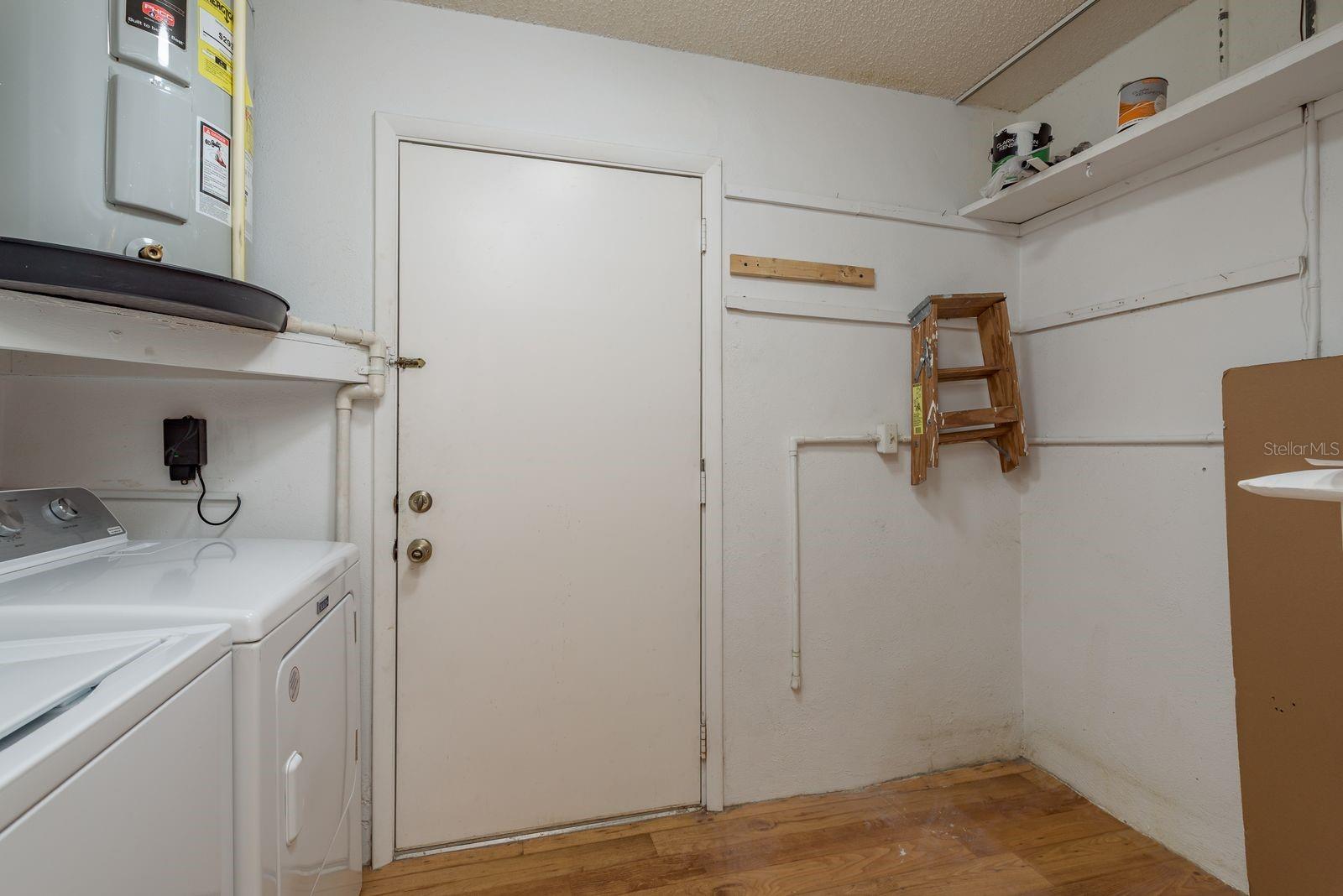 Listing photo id 20 for 4039 La Pasida Lane