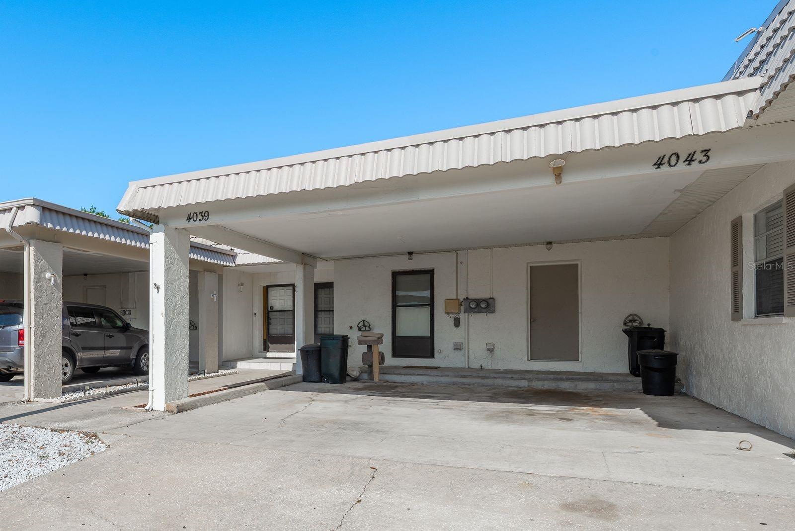 Listing photo id 2 for 4039 La Pasida Lane