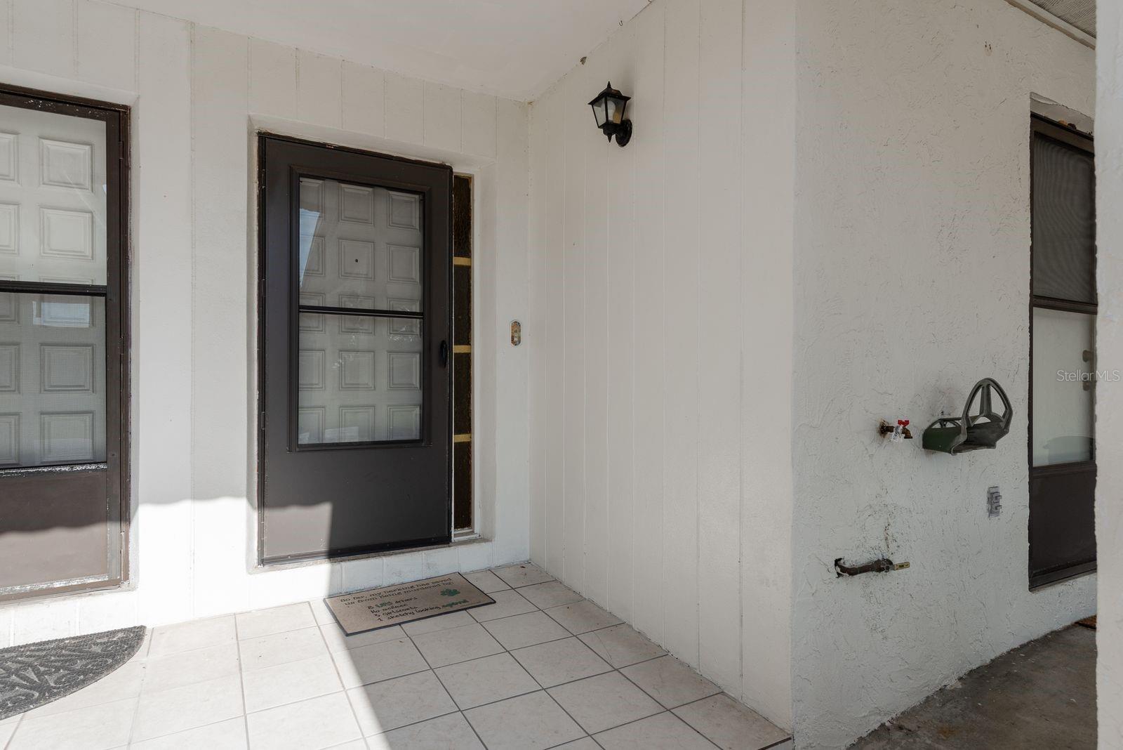 Listing photo id 3 for 4039 La Pasida Lane