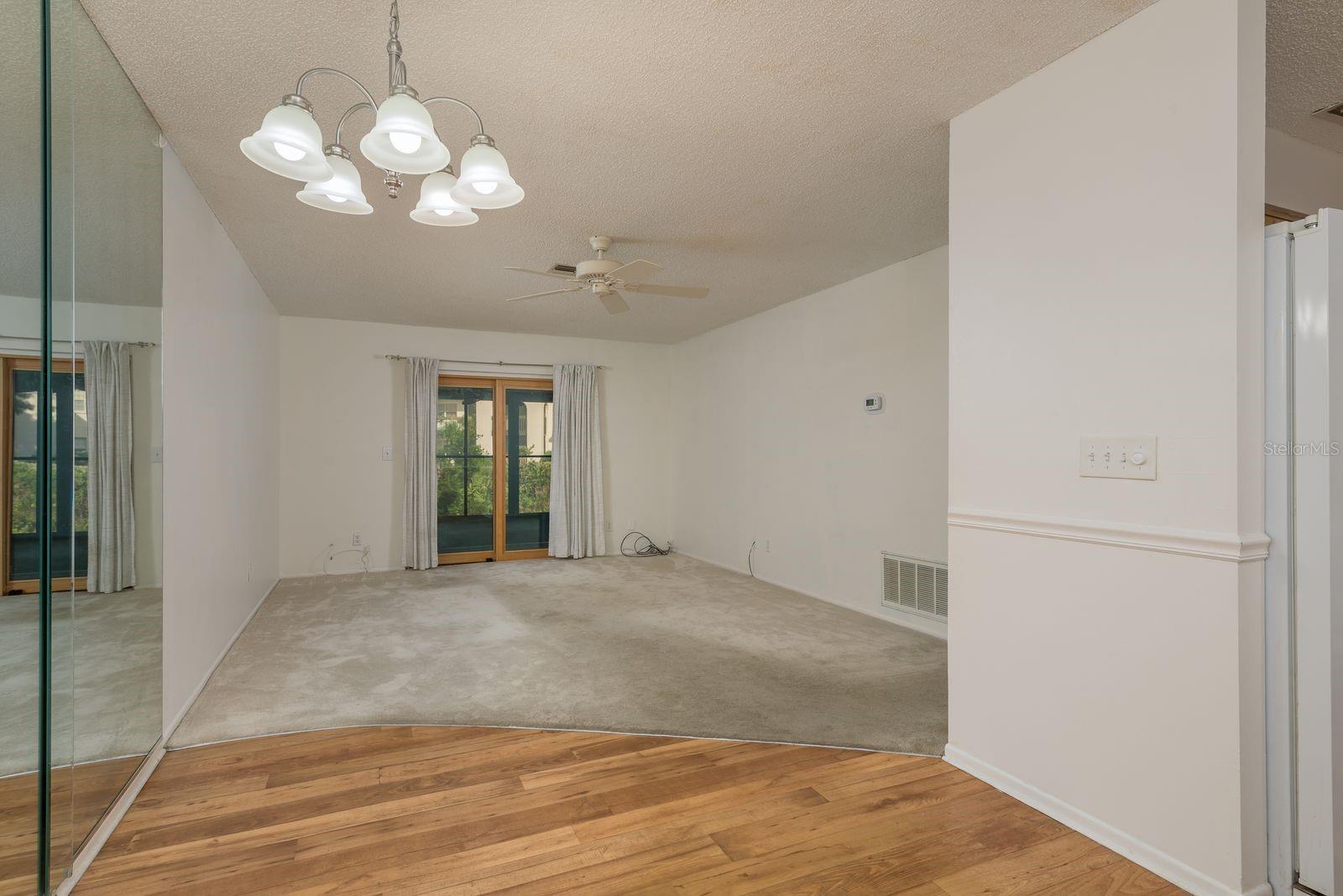 Listing photo id 5 for 4039 La Pasida Lane