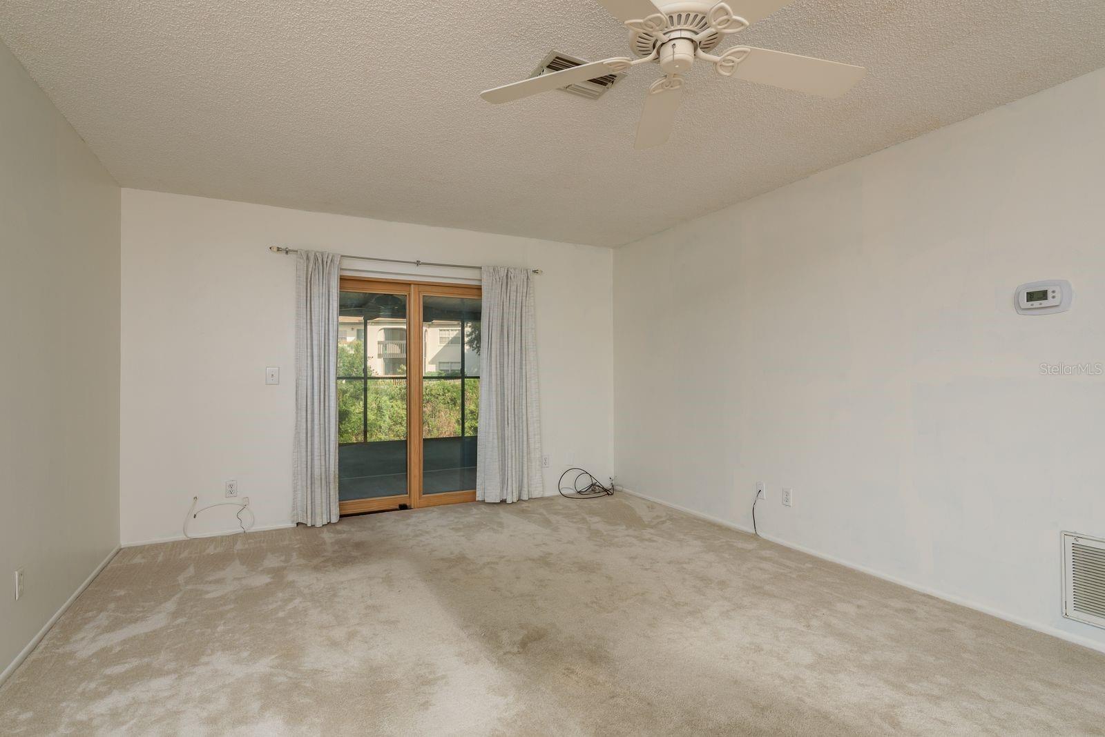 Listing photo id 6 for 4039 La Pasida Lane