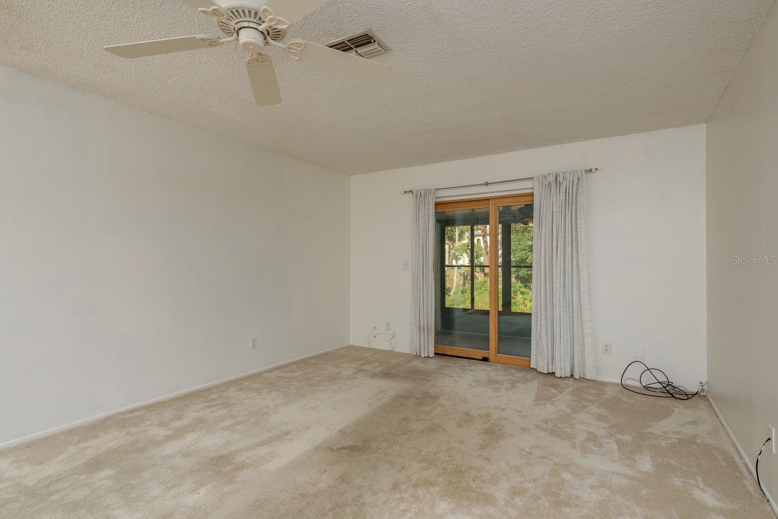 Listing photo id 7 for 4039 La Pasida Lane