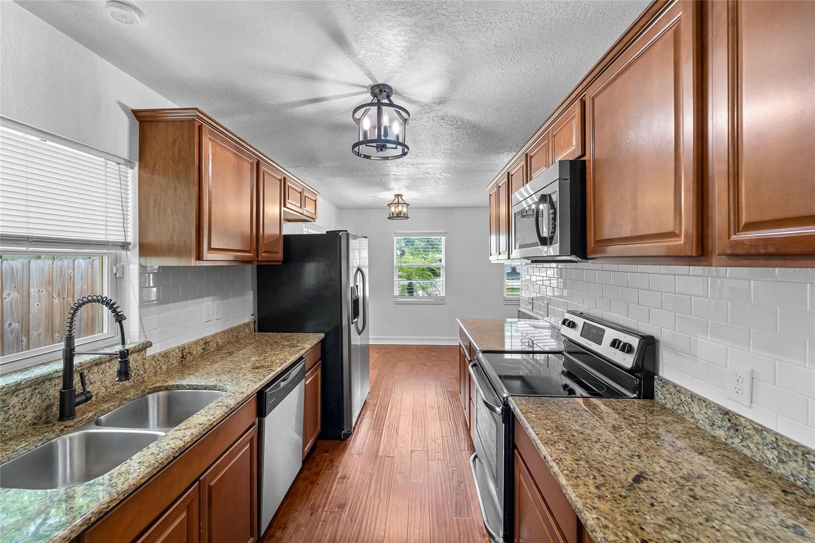 Image 10 of 31 For 3919 Paxton Avenue