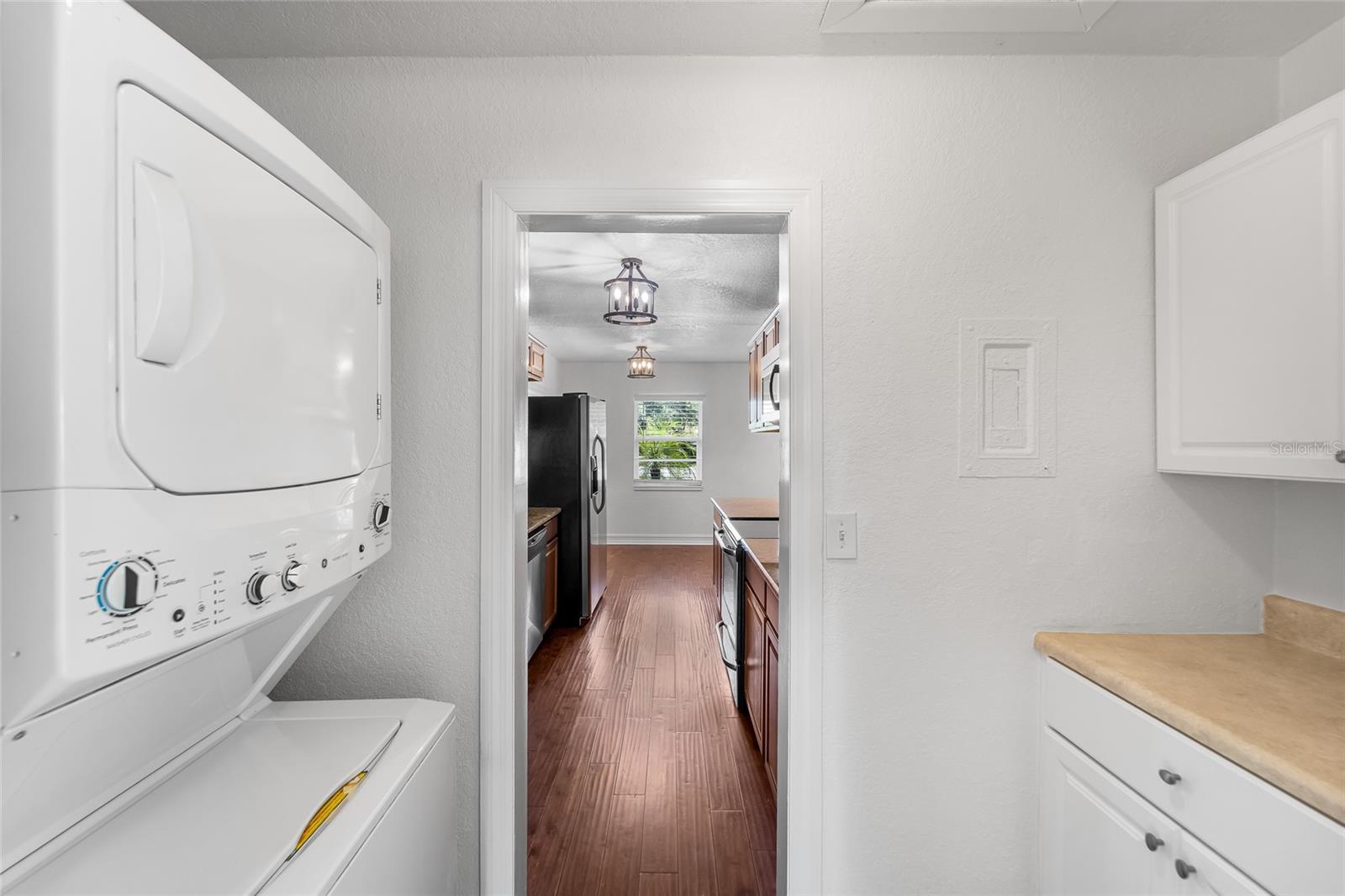 Image 11 of 31 For 3919 Paxton Avenue