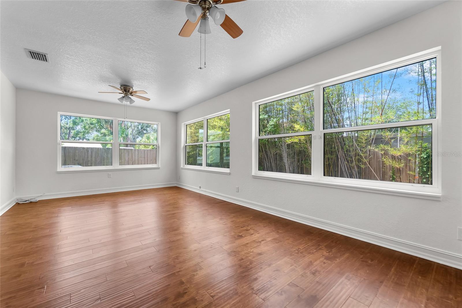 Image 12 of 31 For 3919 Paxton Avenue