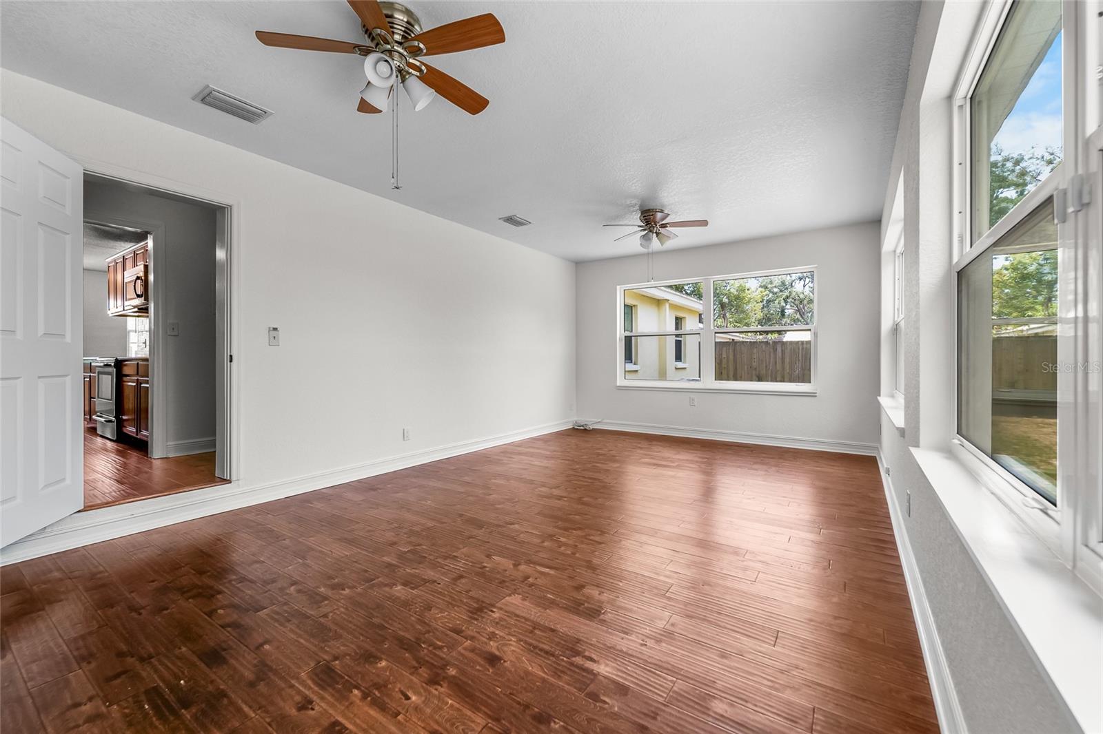 Image 13 of 31 For 3919 Paxton Avenue