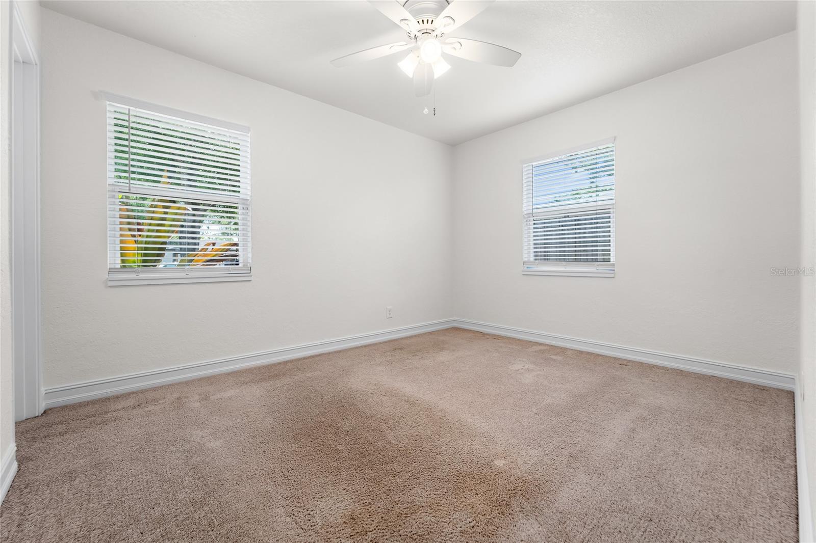Image 17 of 31 For 3919 Paxton Avenue