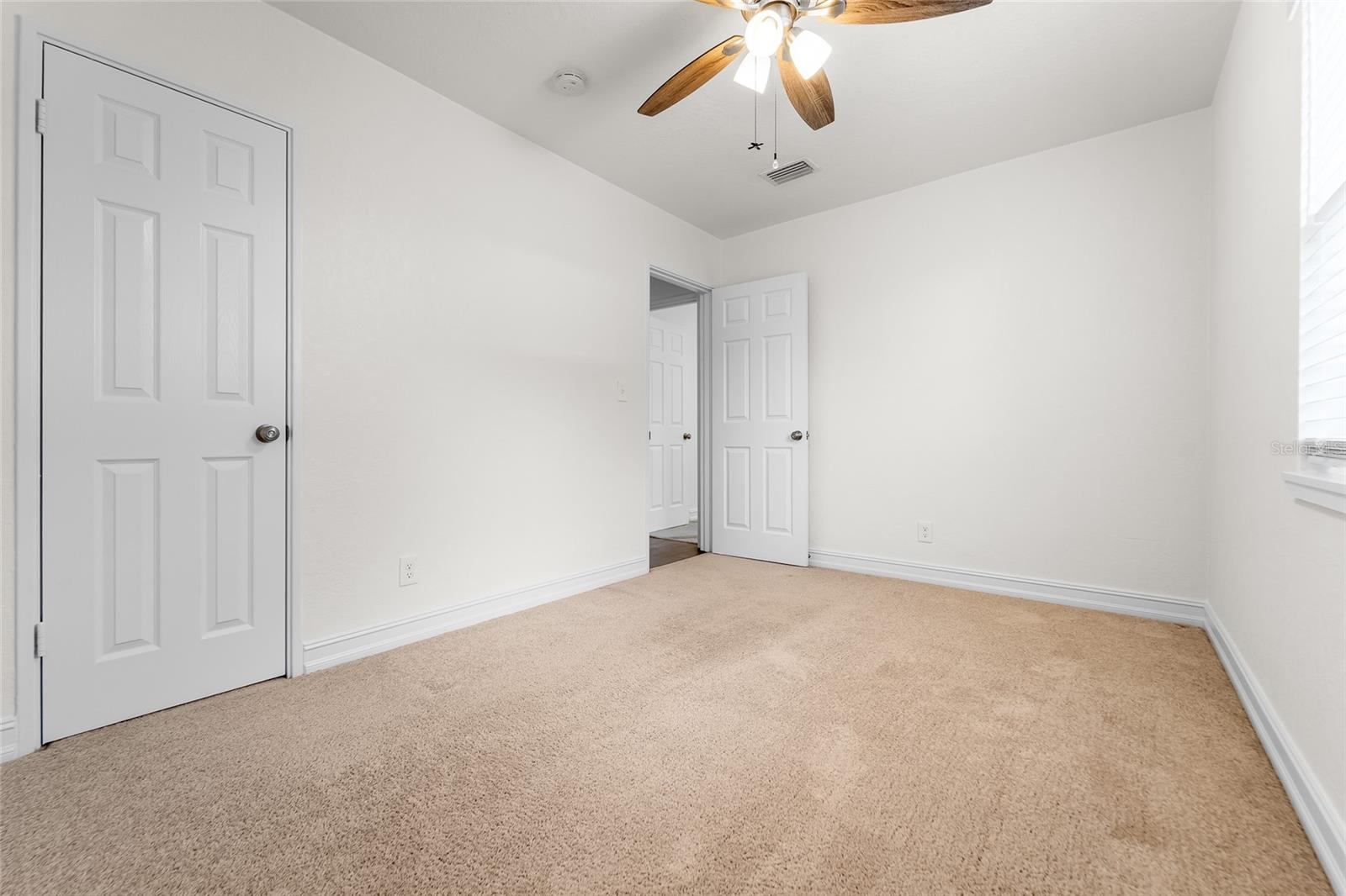 Image 18 of 31 For 3919 Paxton Avenue