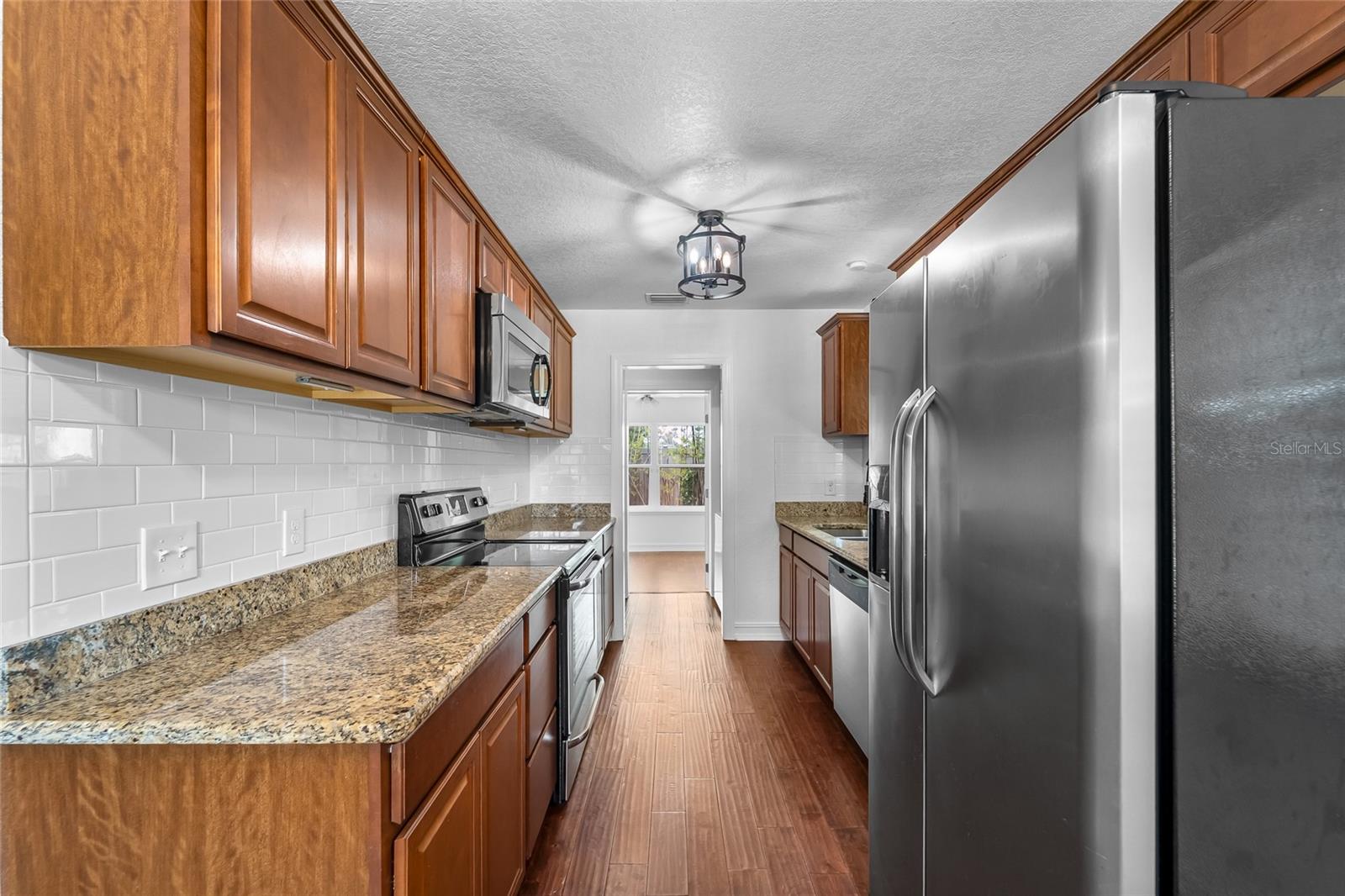 Image 9 of 31 For 3919 Paxton Avenue