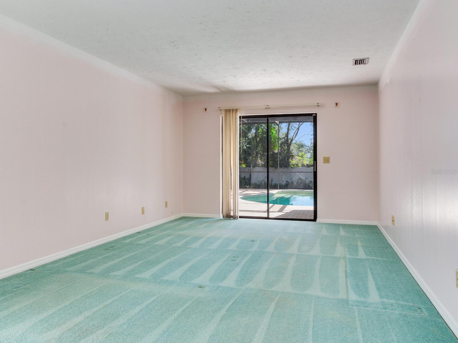 Listing photo id 10 for 2217 High Point Drive