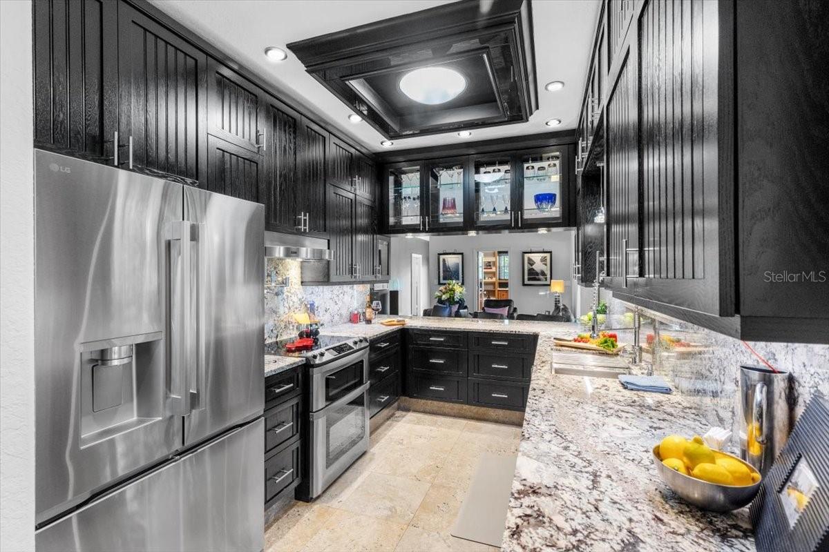 Listing photo id 8 for 213 Hesperides Street
