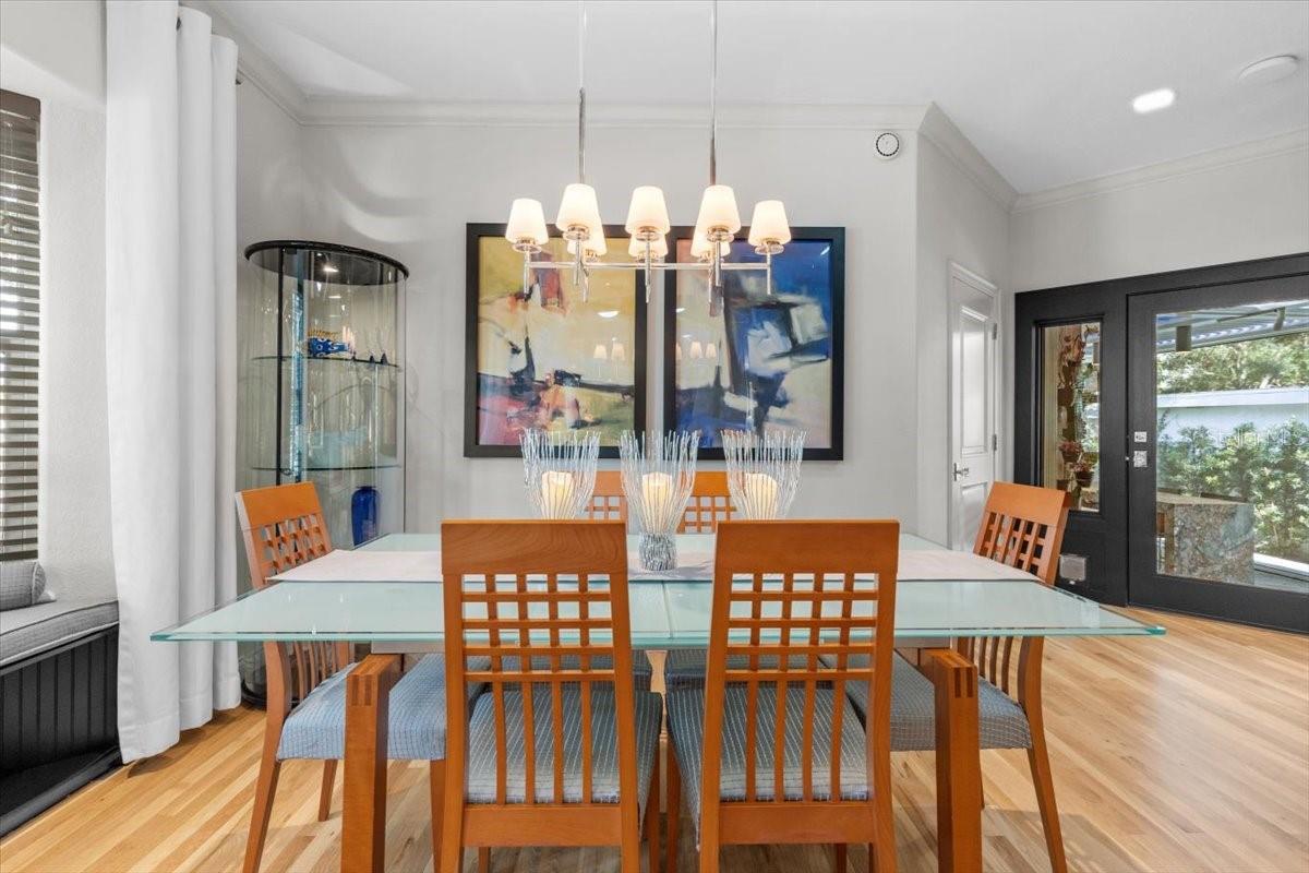 Listing photo id 10 for 213 Hesperides Street