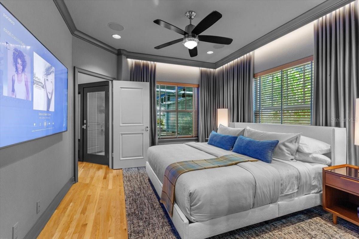 Listing photo id 13 for 213 Hesperides Street