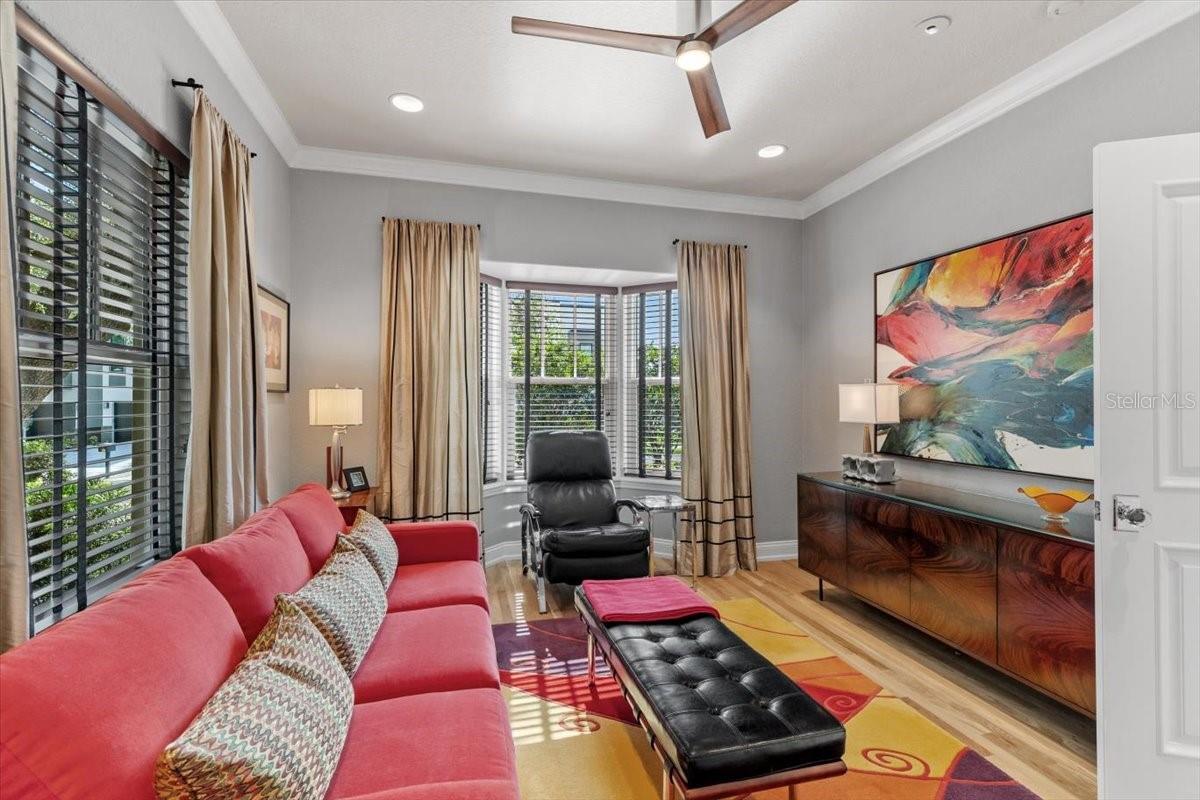 Listing photo id 16 for 213 Hesperides Street