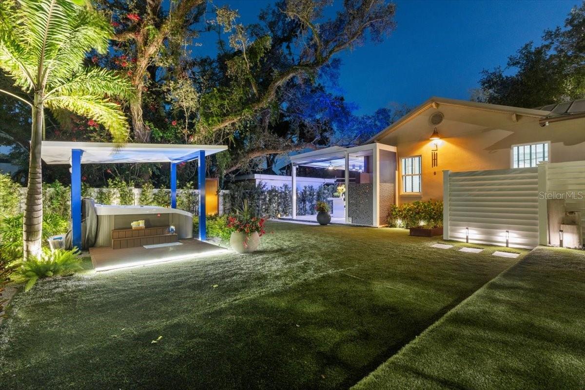 Listing photo id 28 for 213 Hesperides Street