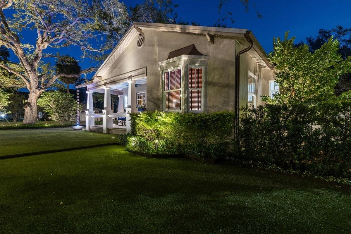Listing photo id 31 for 213 Hesperides Street