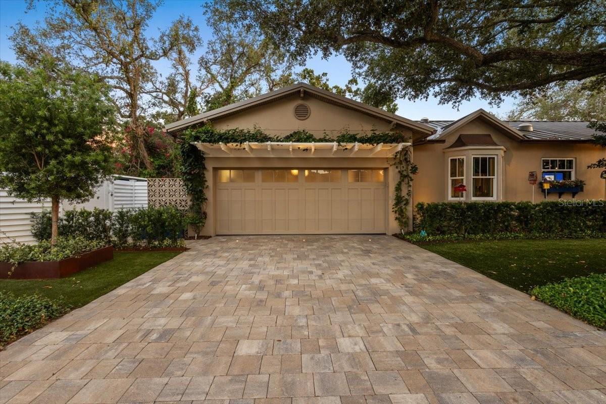 Listing photo id 33 for 213 Hesperides Street