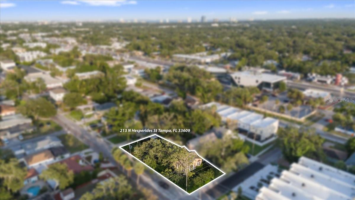 Listing photo id 35 for 213 Hesperides Street