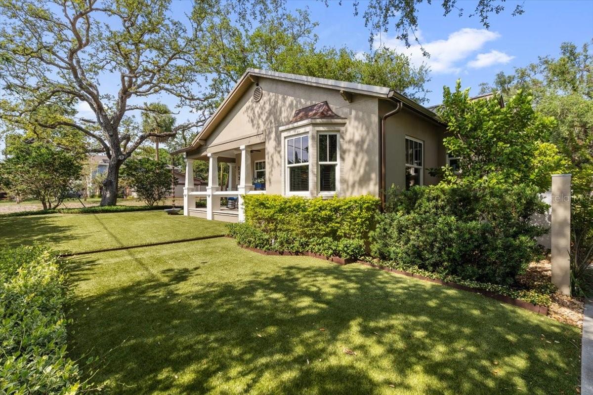 Listing photo id 37 for 213 Hesperides Street