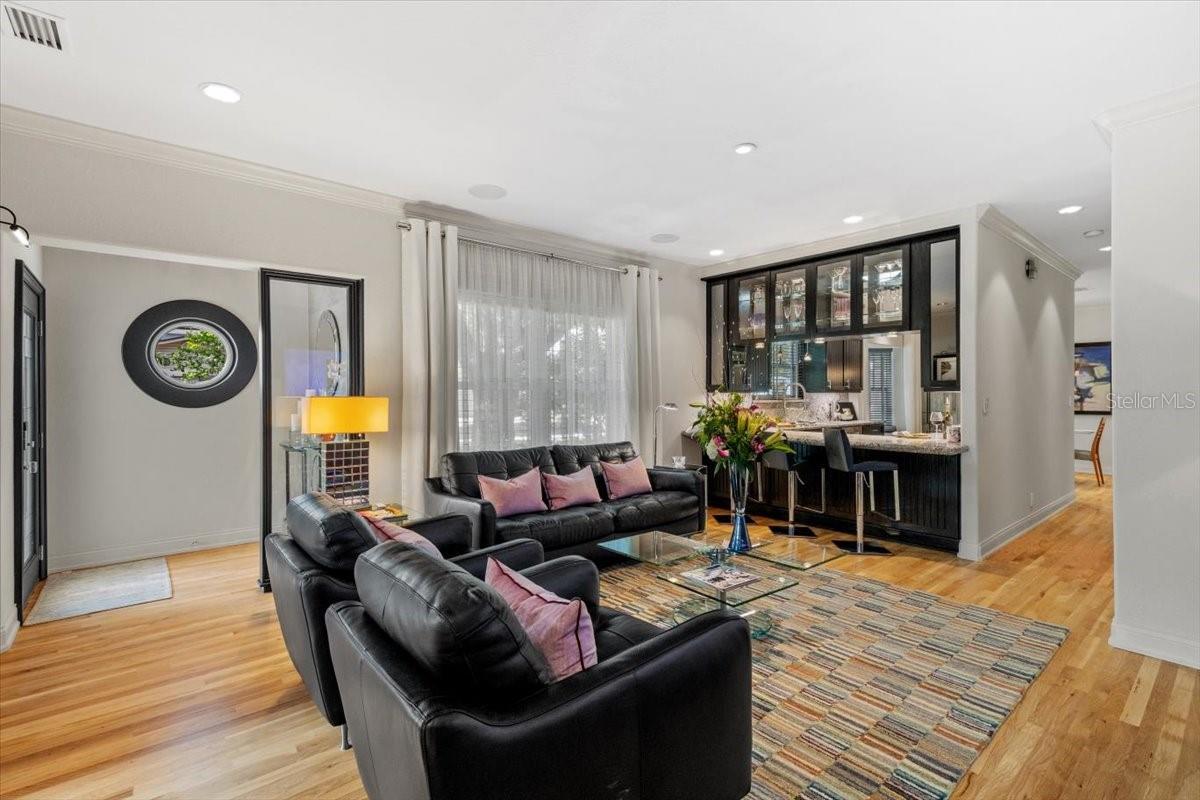 Listing photo id 2 for 213 Hesperides Street