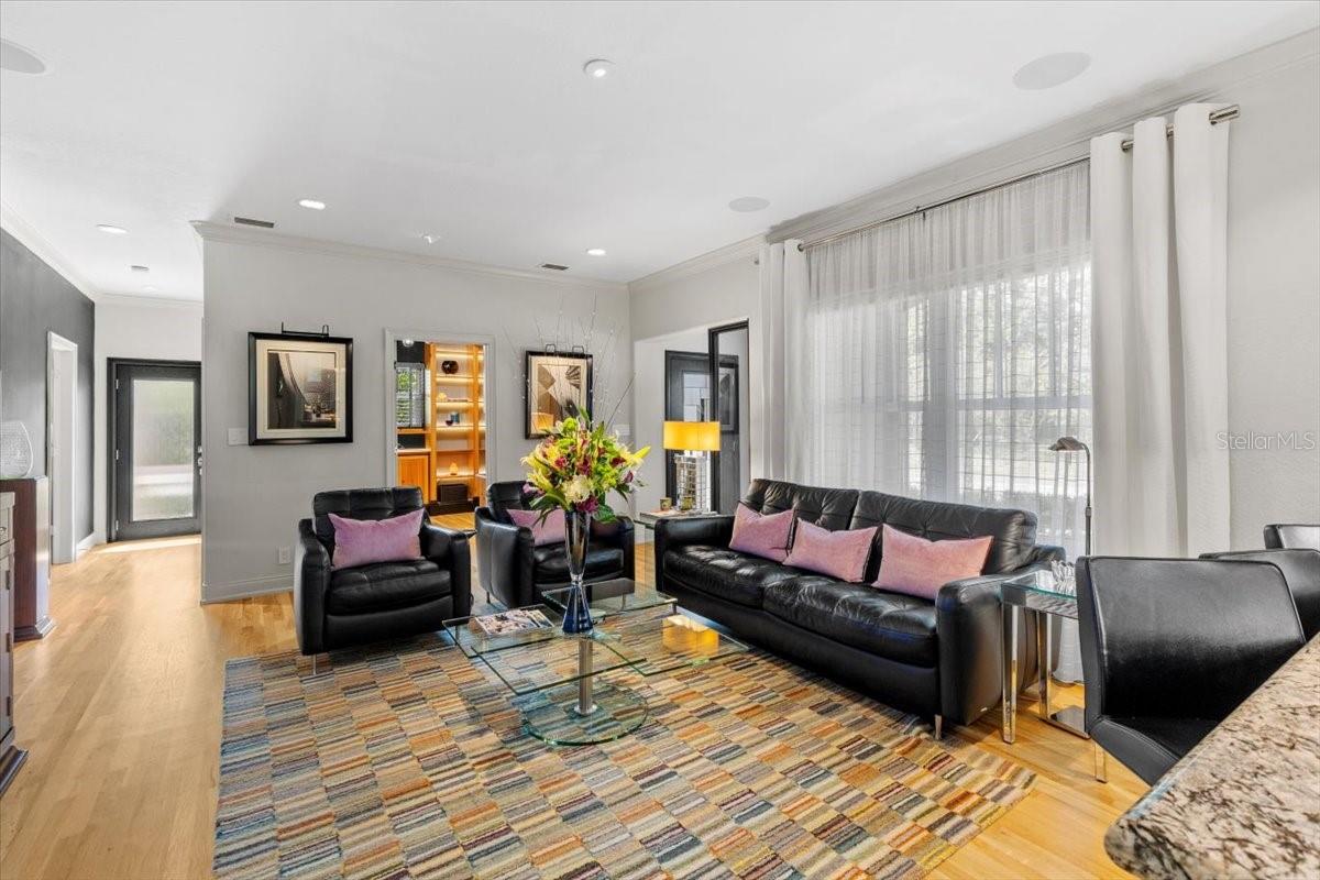 Listing photo id 3 for 213 Hesperides Street