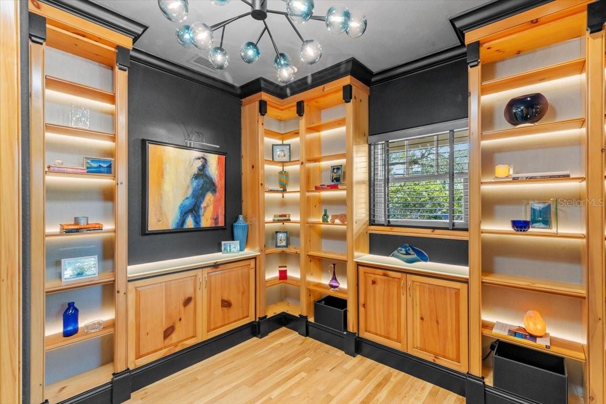 Listing photo id 6 for 213 Hesperides Street