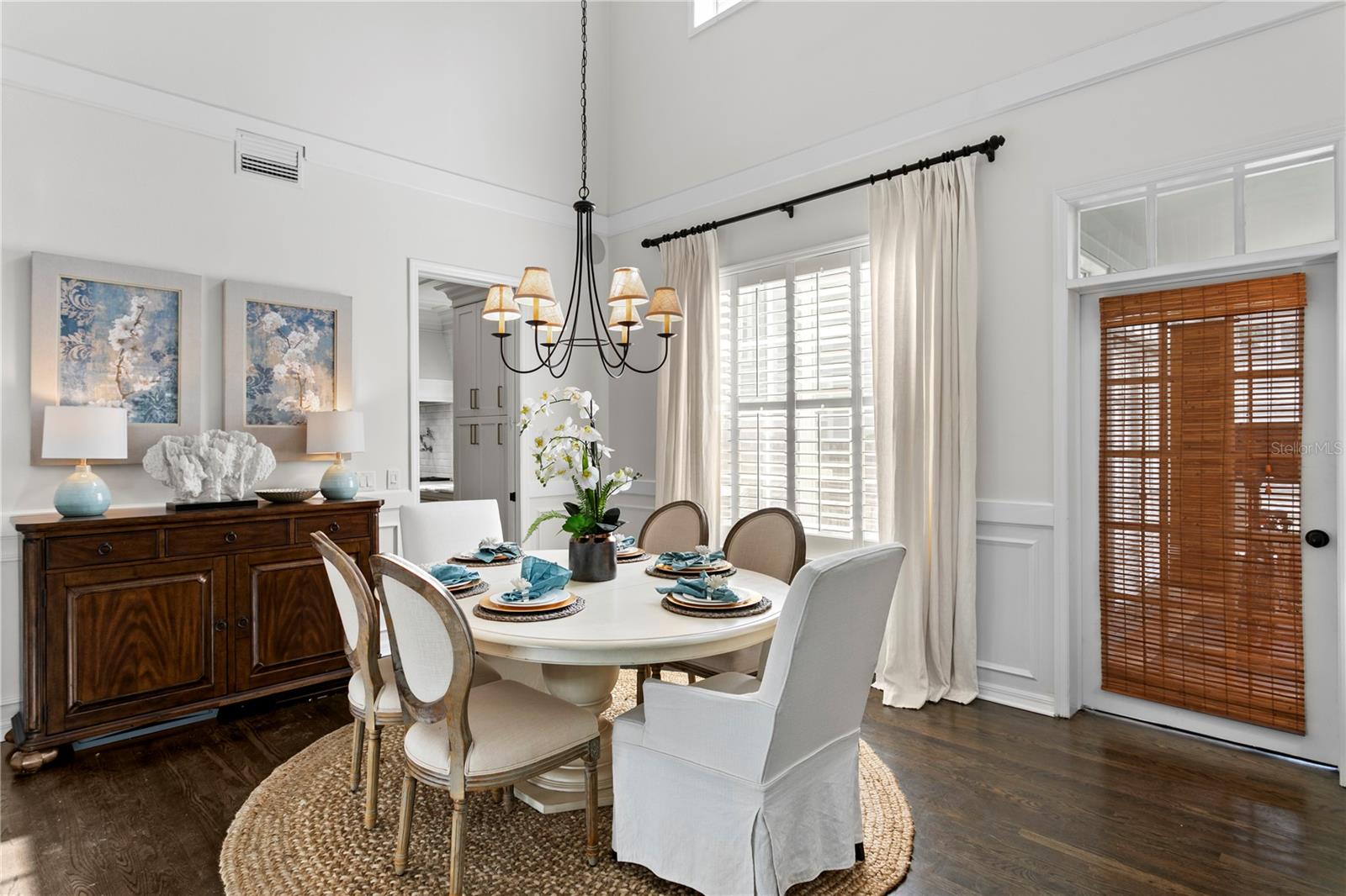 Listing photo id 8 for 2403 Sunset Drive