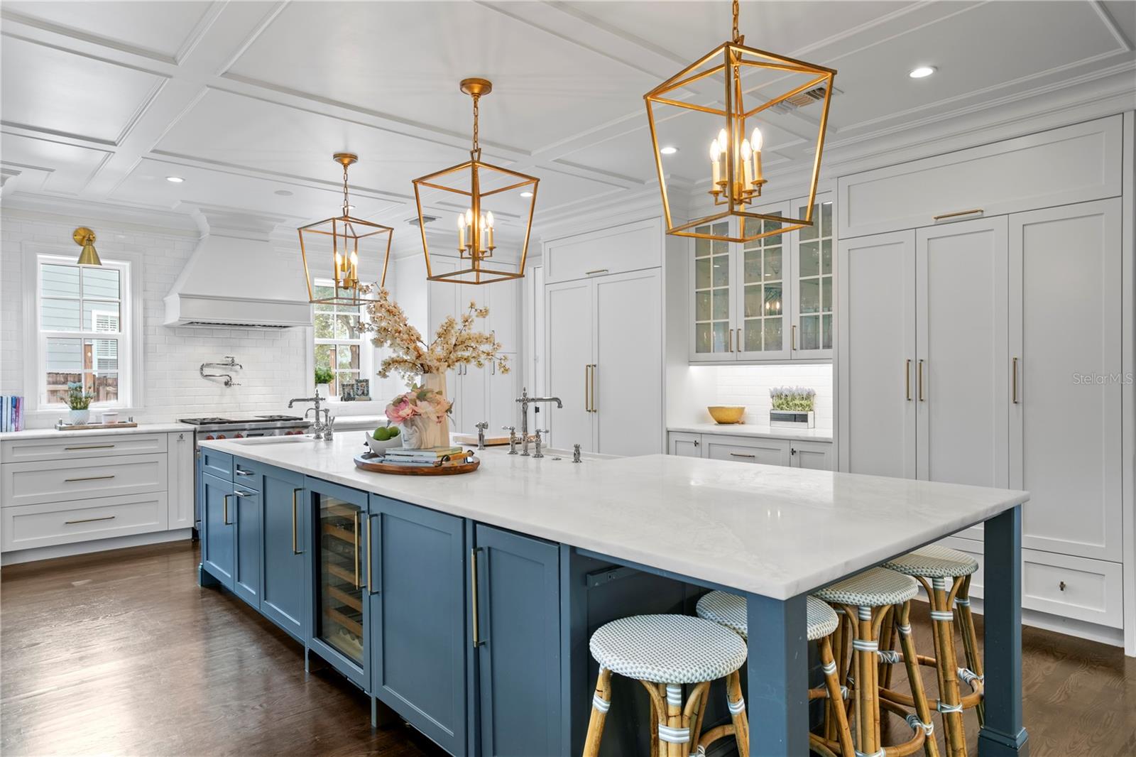 Listing photo id 13 for 2403 Sunset Drive