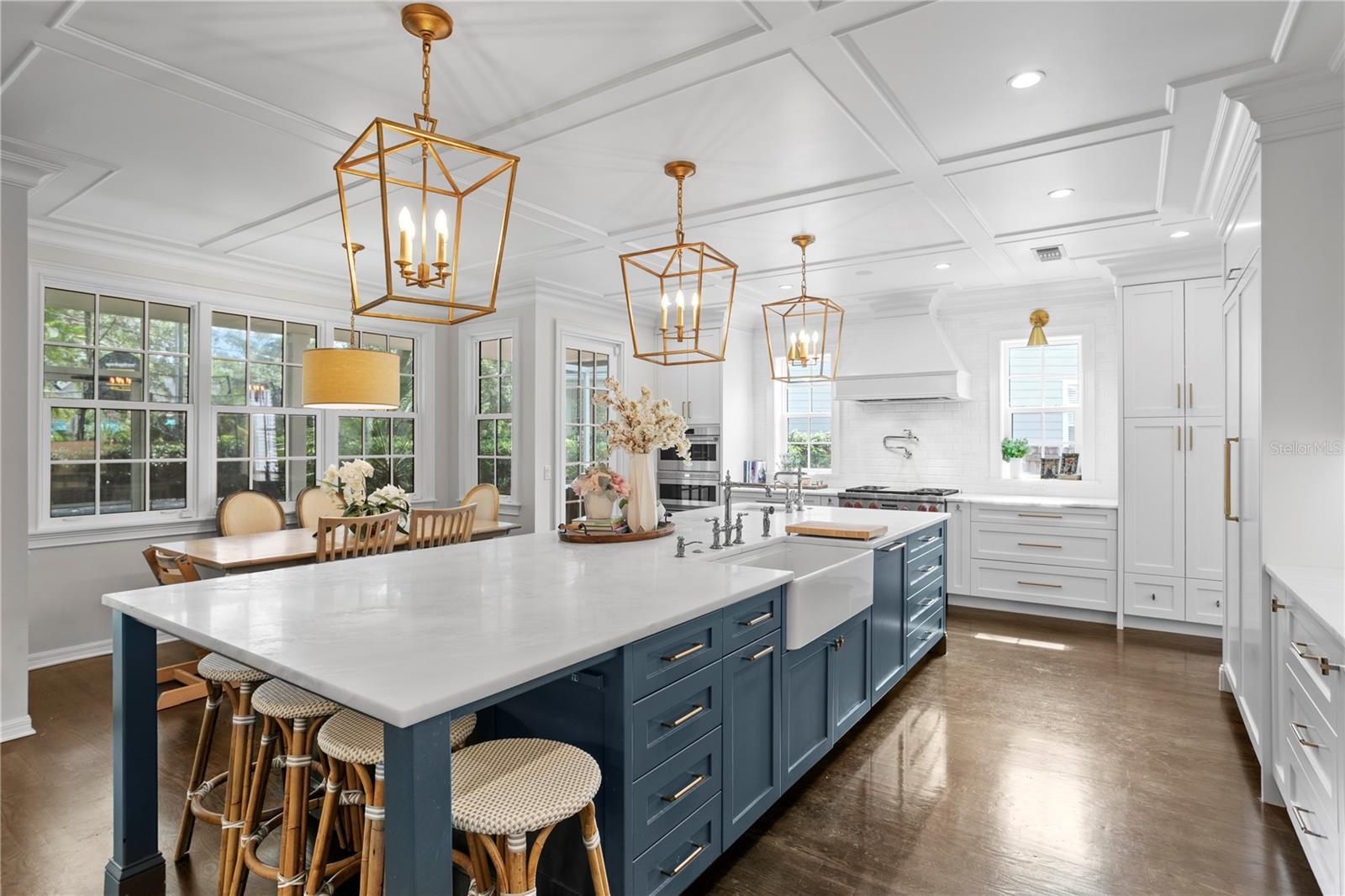 Listing photo id 14 for 2403 Sunset Drive