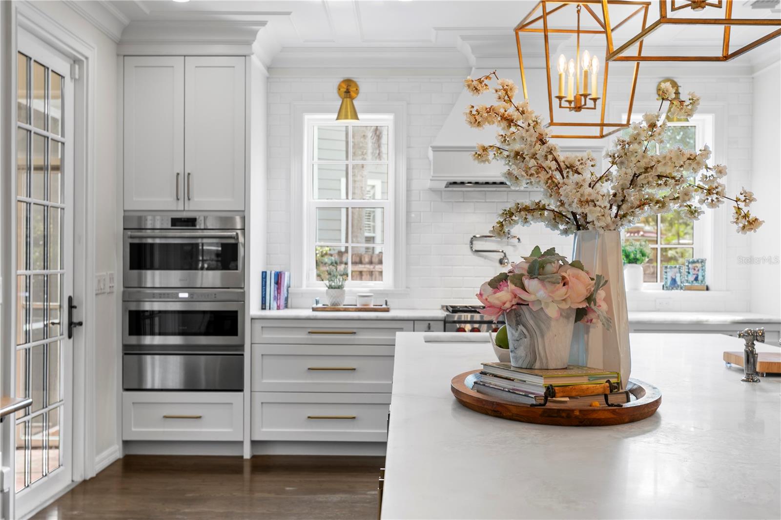 Listing photo id 15 for 2403 Sunset Drive