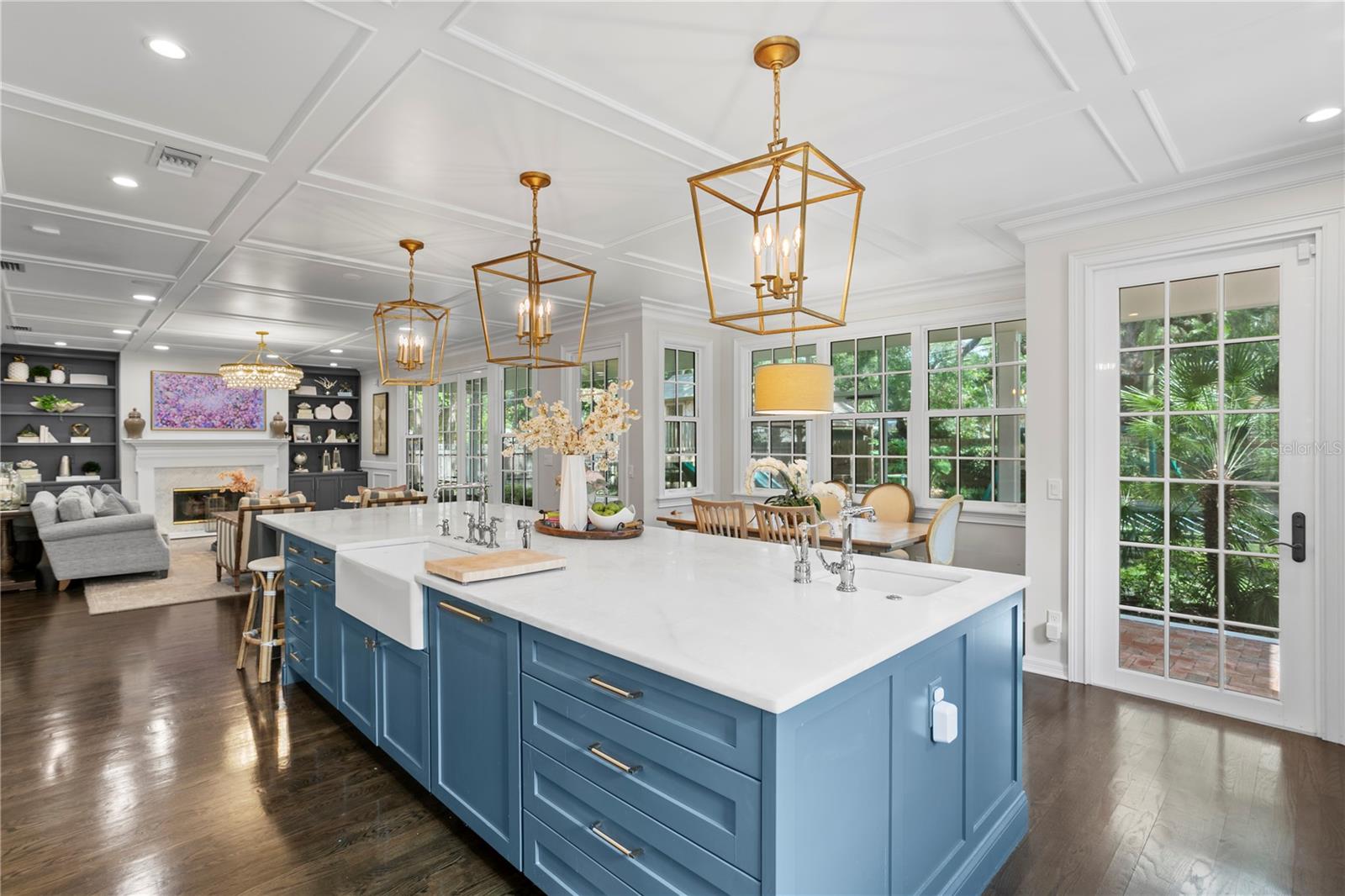 Listing photo id 18 for 2403 Sunset Drive
