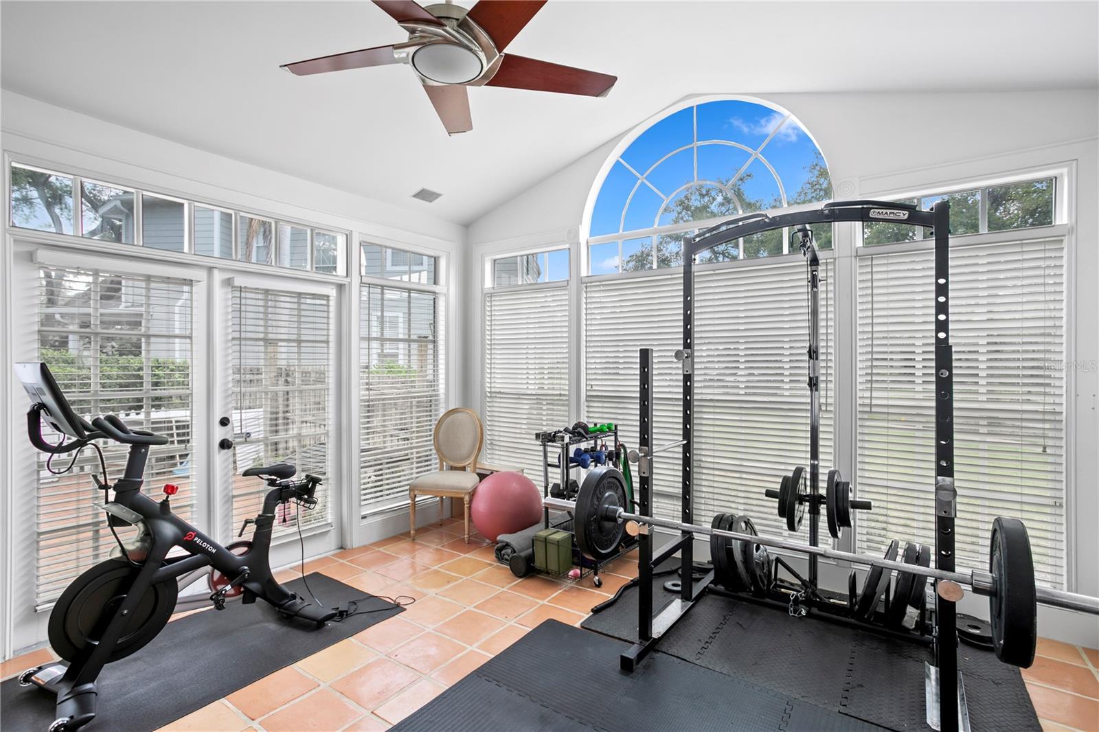 Listing photo id 29 for 2403 Sunset Drive