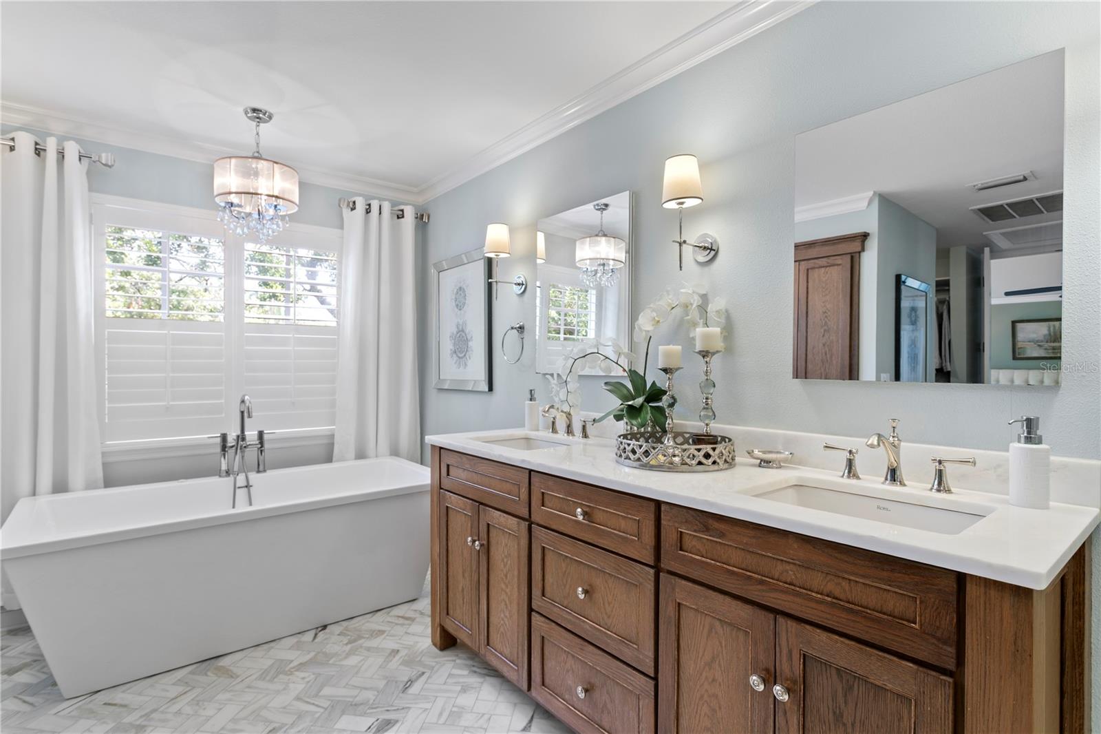 Listing photo id 37 for 2403 Sunset Drive