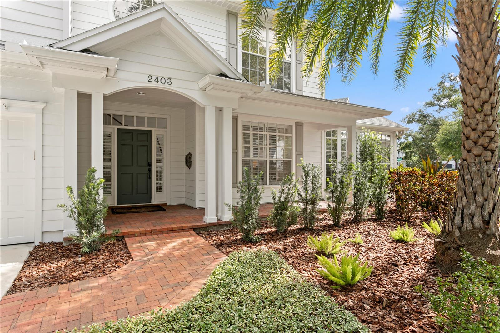 Listing photo id 2 for 2403 Sunset Drive