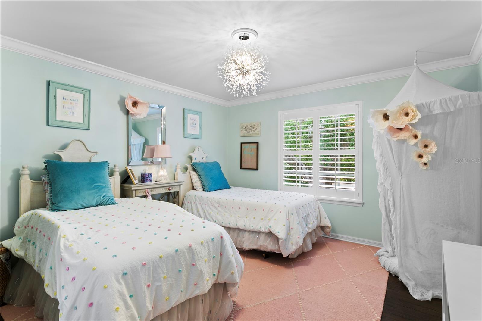 Listing photo id 40 for 2403 Sunset Drive