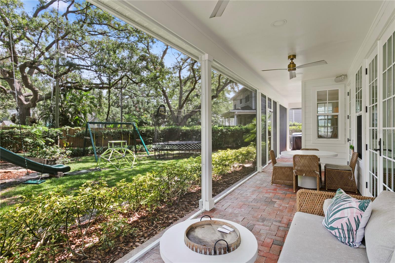 Listing photo id 48 for 2403 Sunset Drive