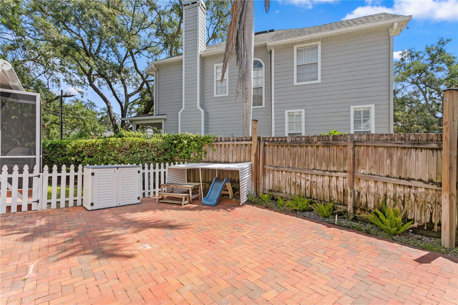 Listing photo id 53 for 2403 Sunset Drive