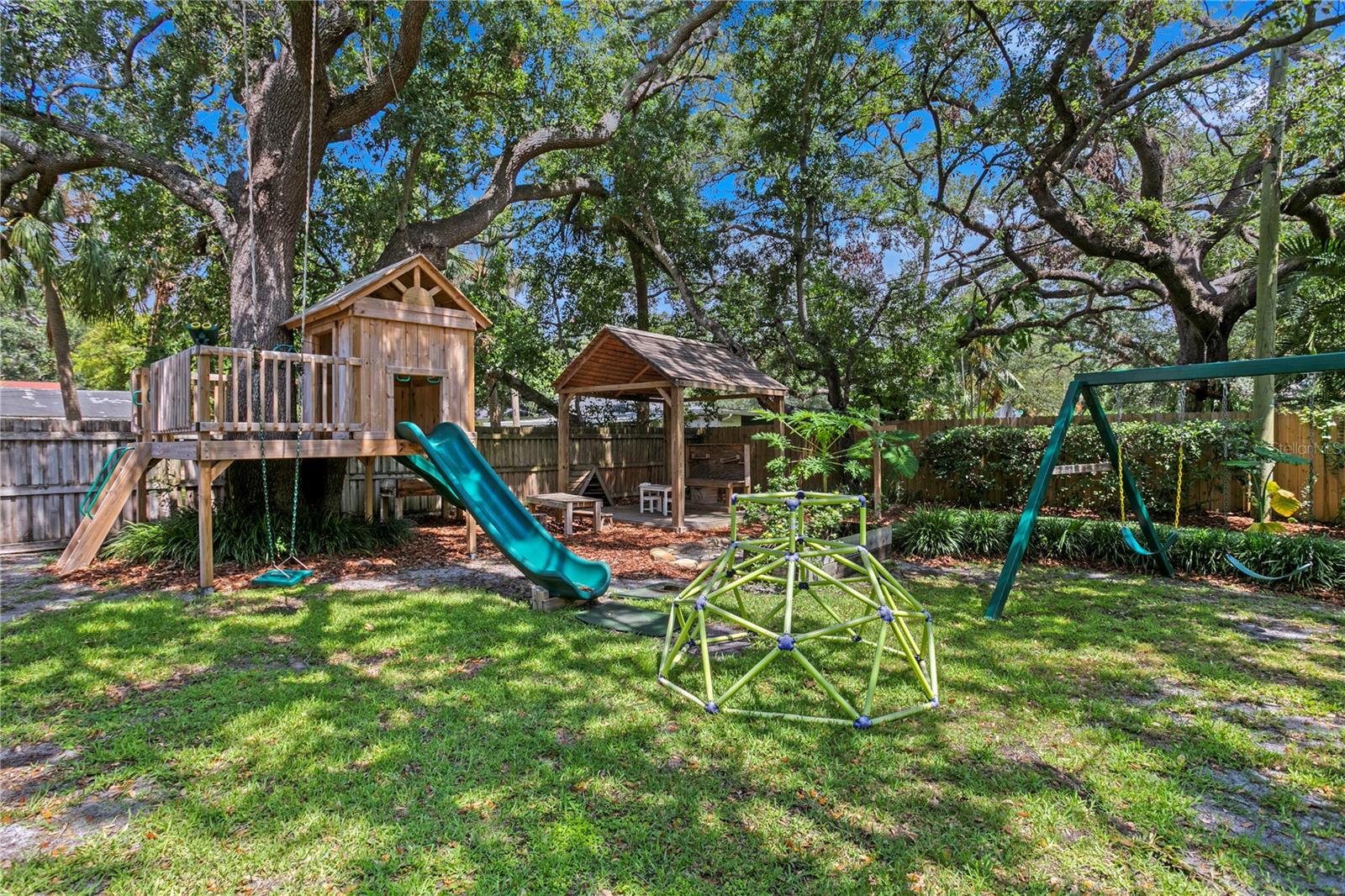 Listing photo id 54 for 2403 Sunset Drive