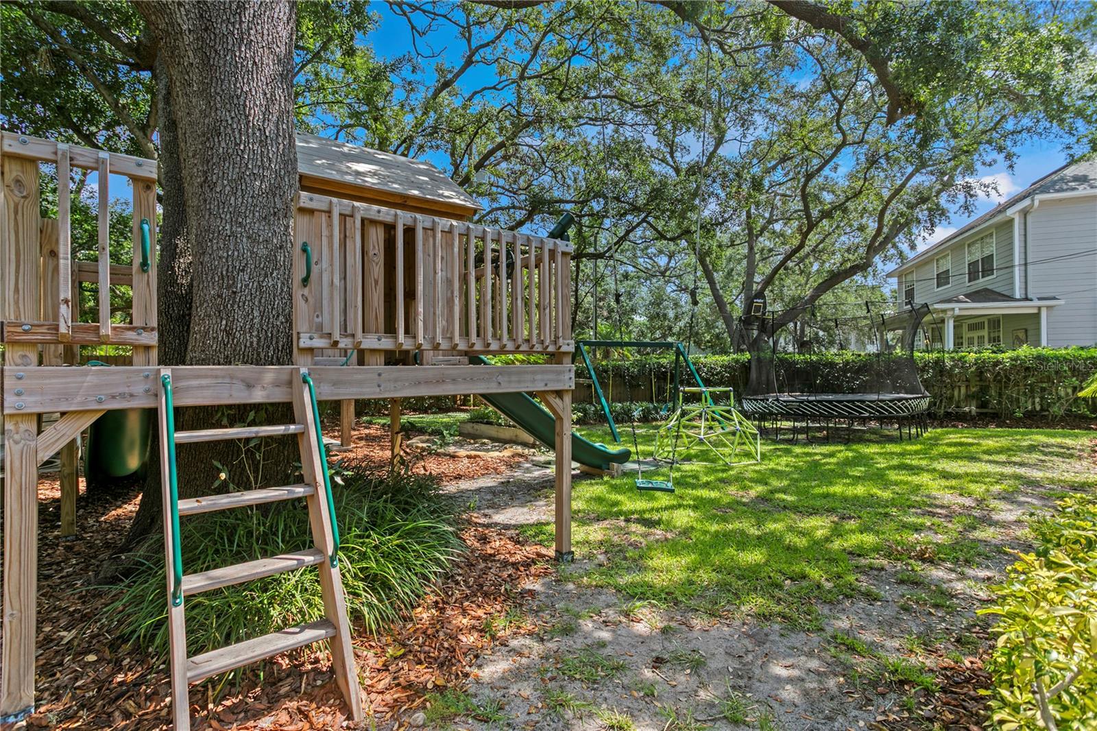 Listing photo id 56 for 2403 Sunset Drive