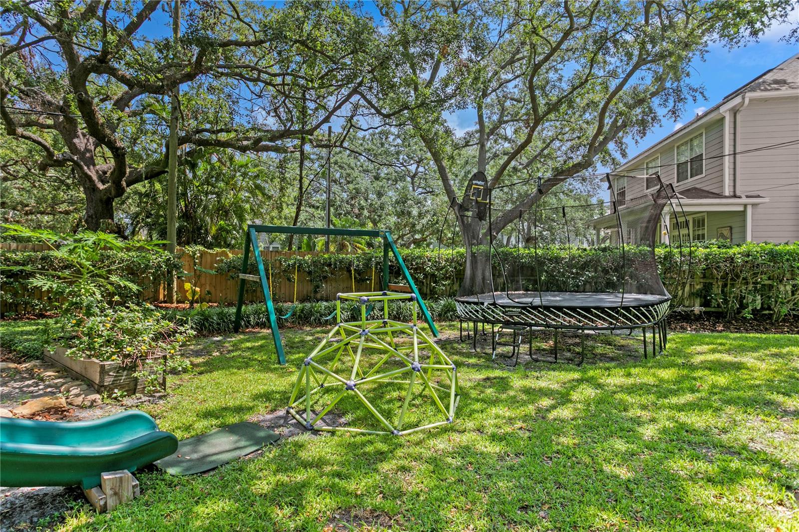 Listing photo id 57 for 2403 Sunset Drive