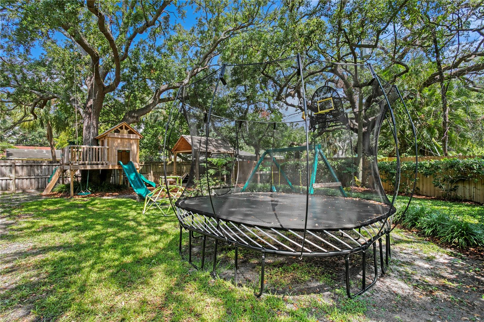 Listing photo id 58 for 2403 Sunset Drive